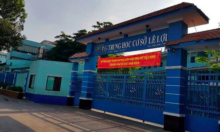 Đứng dậy chào giáo viên, nam sinh ngã xuống nền thiệt mạng ở TP.HCM