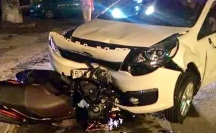 Mâu thuẫn lúc đậu xe, nam thanh niên lùi xe đâm chết người rồi bỏ trốn