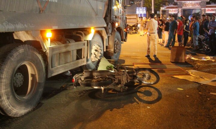 Truy tìm xe ô tô gián tiếp tông chết người rồi bỏ trốn