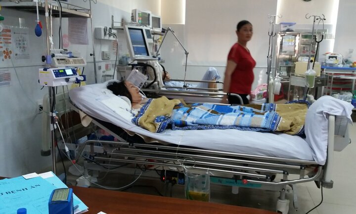 Mắc chứng bệnh lạ, cụ bà ngưng tim ngưng thở 6 lần