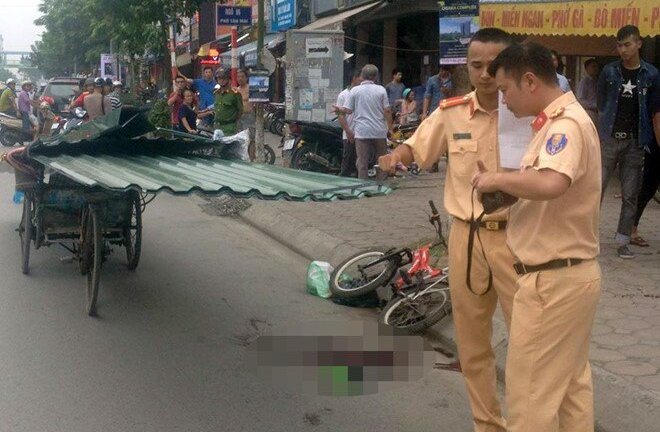 Những án mạng thương tâm do xe ba gác lê 'máy chém' ngông nghênh trên phố