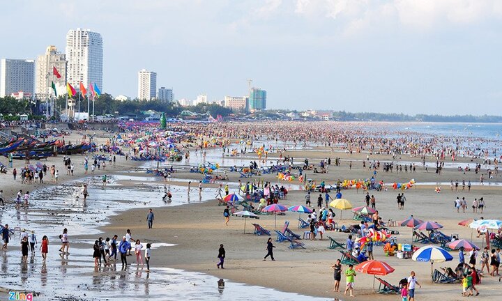 Bão áp sát đất liền, Vũng Tàu cấm người dân, du khách tắm biển