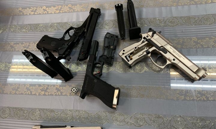 Bắt hành khách mang 3 khẩu súng từ Pháp về Việt Nam