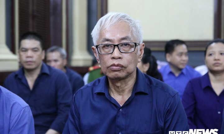 Chỉ đạo cấp dưới làm sai, cựu Tổng giám đốc Ngân hàng Đông Á xin lỗi trước tòa