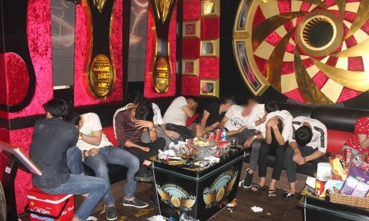 Bắt quả tang gần 60 nam nữ sử dụng ma túy trong quán karaoke ở Đồng Nai