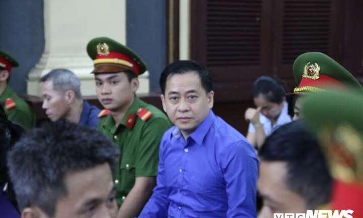 Vũ ‘nhôm’ tiếp tục xin giấy, bút ghi chép tại tòa