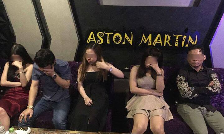 Bị bắt quả tang ‘phê’ ma tuý trong quán karaoke, nhiều nam nữ đút lót tiền để được bỏ qua
