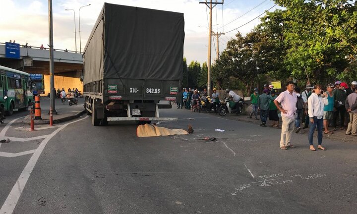 Đi khám thai, người phụ nữ bị xe tải cán chết thương tâm