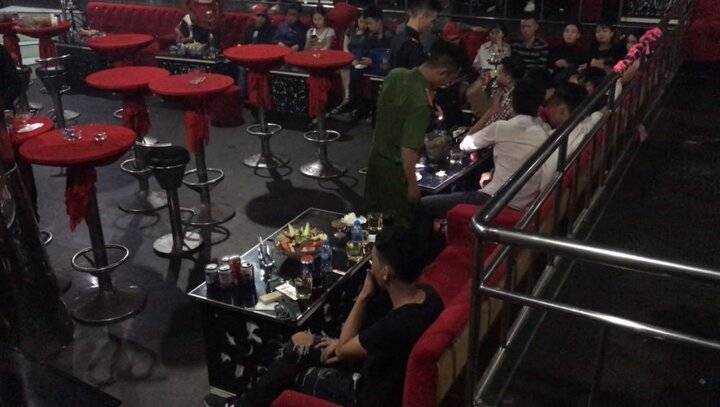 Hàng chục người dương tính với ma túy trong quán bar ở TP.HCM