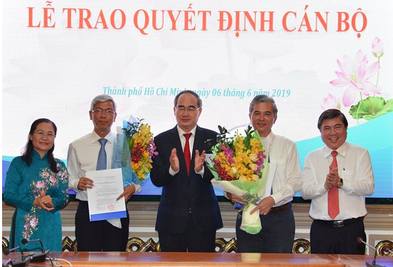 Trao quyết định phê chuẩn bầu hai Phó Chủ tịch UBND TP.HCM