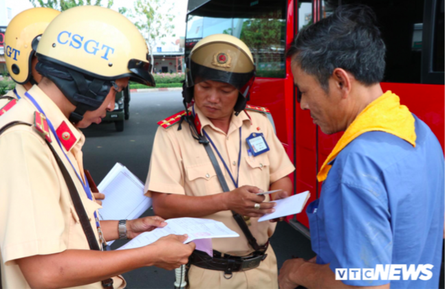 Ngày đầu tổng kiểm tra, CSGT TP.HCM xử phạt hơn 600 tài xế vi phạm
