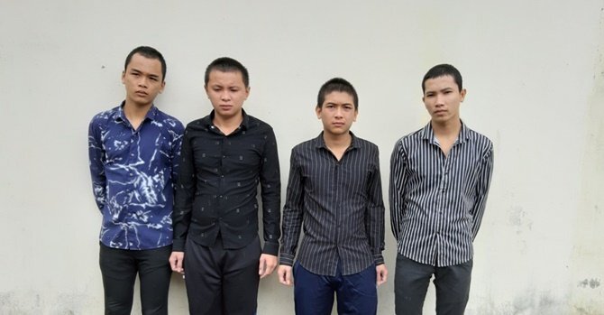 Phá băng cướp tuổi teen chuyên dùng bình xịt hơi cay và hung khí