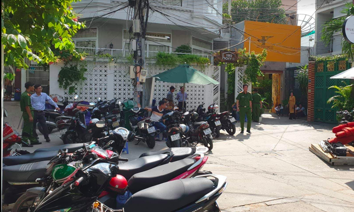 Khám xét căn nhà Phó chánh án Quận 4 bị tố “bắt” trẻ em ở TP.HCM