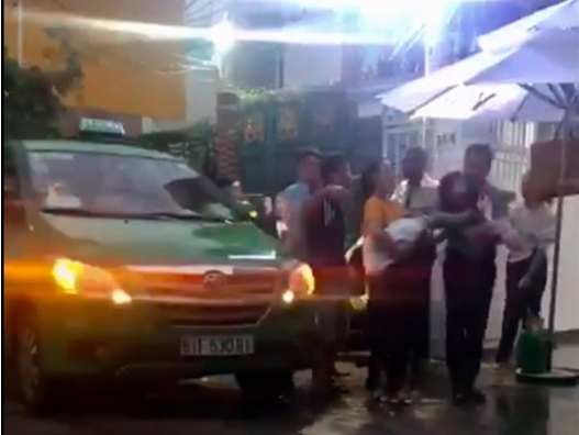 Thẩm phán cùng nhóm người bị tố 'bắt' trẻ em: Trục xuất nhóm người chiếm giữ nhà