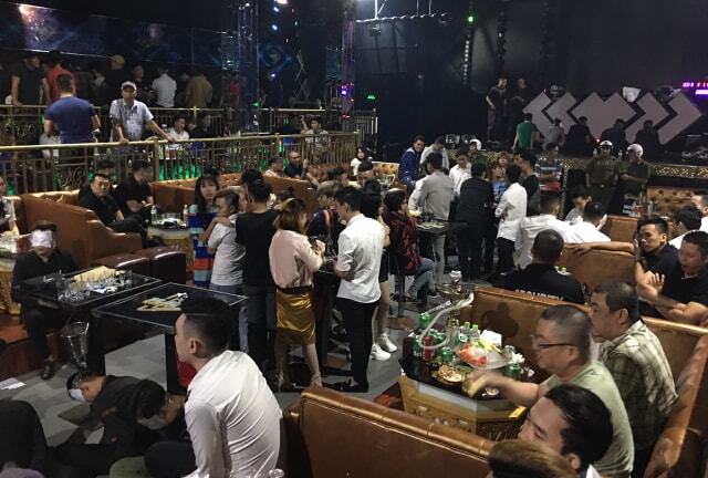 Đột kích CLB Playhouse ở TP.HCM, đưa hơn 200 dân chơi nghi phê ma túy về công an