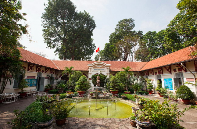 Nhóm học sinh cấp 3 ở TP.HCM chém nhau do mâu thuẫn trên mạng