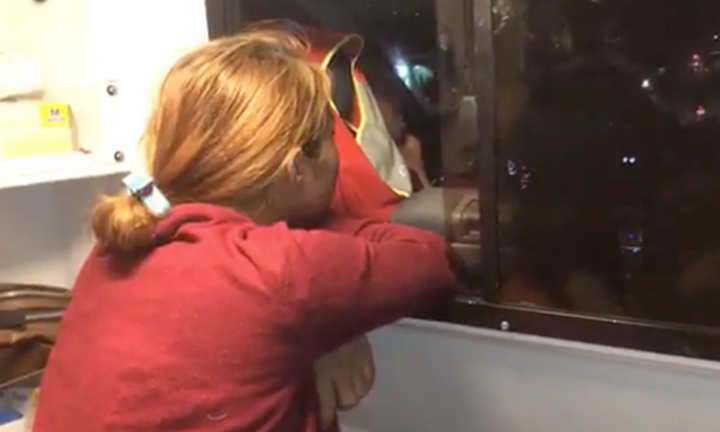 Truy tìm kẻ tra tấn, đổ xăng lên người bạn gái dọa thiêu sống