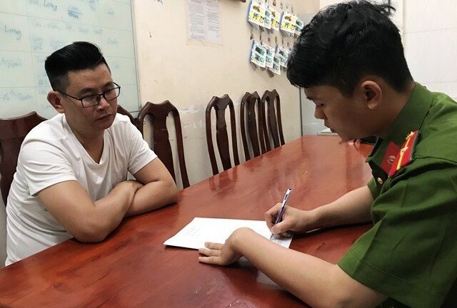 Bắt quản lý và nhân viên quán bar bán ma túy cho khách