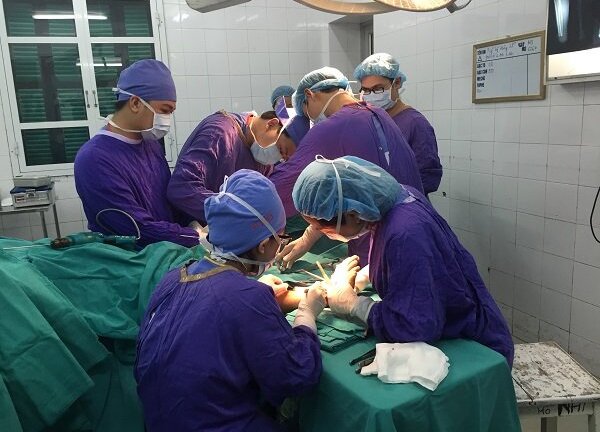 Ca phẫu thuật hy hữu nhất trong tạo hình nối chi cứu ngư dân gặp nạn giữa biển