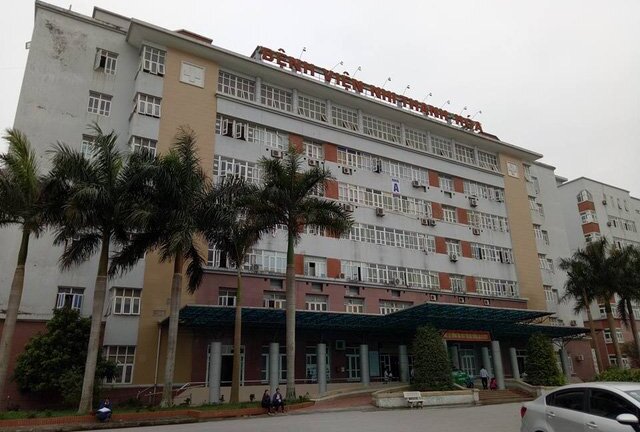 Bác sĩ bệnh viện Nhi phẫu thuật 'chui', khoe 'được 3 bát, tha hồ về rán'