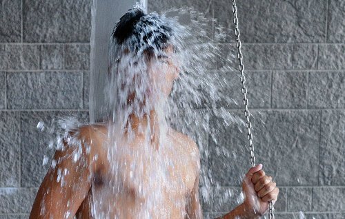 Tắm nước mát 7 ngày liên tục, điều kỳ diệu sẽ xảy ra