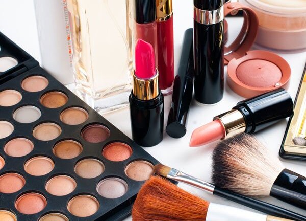 Sử dụng mỹ phẩm khi mang thai: Nên hay không?