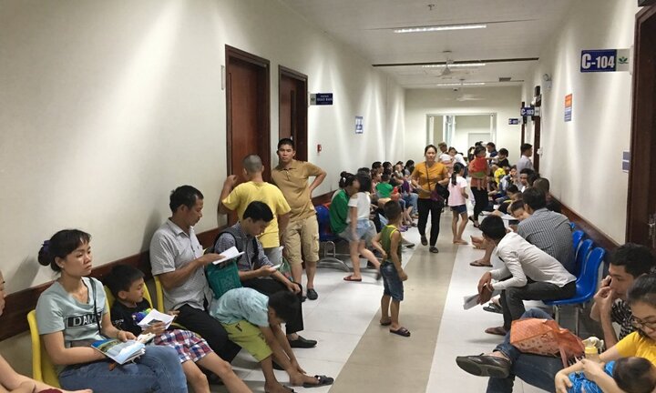 Bác sỹ cảnh báo cách chăm sóc trẻ em mùa nắng nóng đỉnh điểm