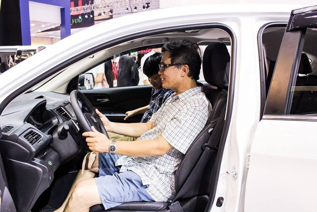 Ô tô đại hạ giá: Dân thèm, đại gia lo sợ
