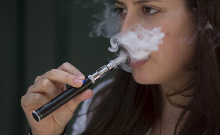 Càng hút thuốc lá điện tử nhiều, càng tăng nguy cơ nghiện thuốc lá 'thật'