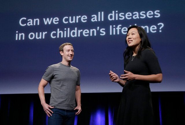 Vì sao ông chủ Facebook đột ngột bán gần 966 tỷ đồng cổ phiếu?