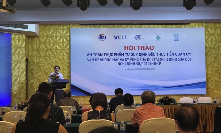 Sửa quy định về an toàn thực phẩm: 'Cởi trói’ cho doanh nghiệp có phải bằng cách ‘tháo’ quy định?