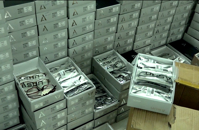 TP.HCM: Phát hiện kho mắt kính lậu lớn nhất từ trước đến nay