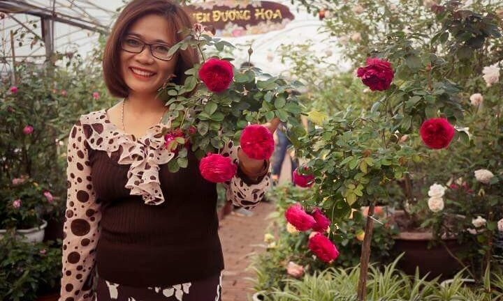 Chuyện chưa kể về người phụ nữ có bộ sưu tập 500 loài hoa hồng