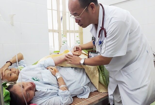 Cứu sống bà bầu 37 tuần sốt xuất huyết ngày thứ 4 nguy kịch