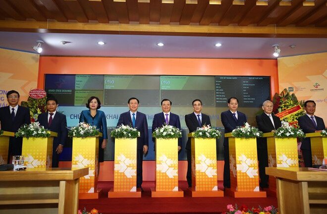 Phó Thủ tướng Vương Đình Huệ bấm nút ra mắt thị trường chứng khoán phái sinh