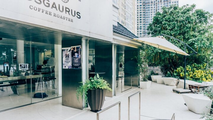 Những quán cafe tone trắng như cổ tích ai đến cũng mê