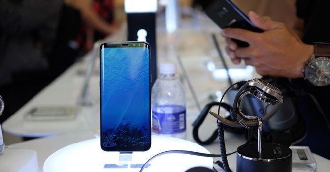 Hàng loạt điện thoại 'bom tấn' sắp ra mắt, người dùng thờ ơ smartphone hiện tại