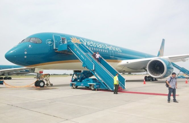 Các chuyến bay tạm ngưng do bão hoạt động trở lại