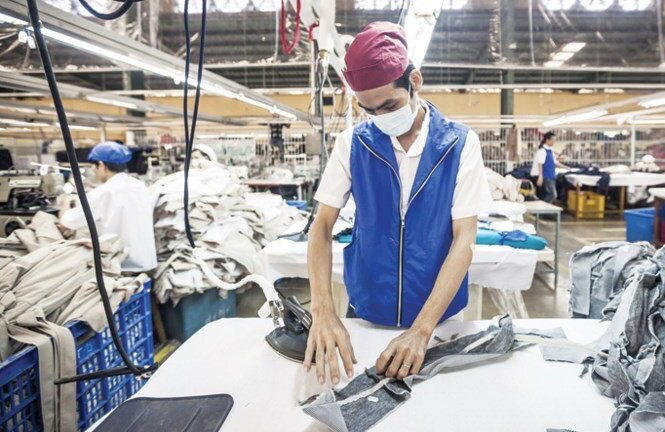 Nâng phí để đối phó nguy cơ vỡ Quỹ Bảo hiểm xã hội