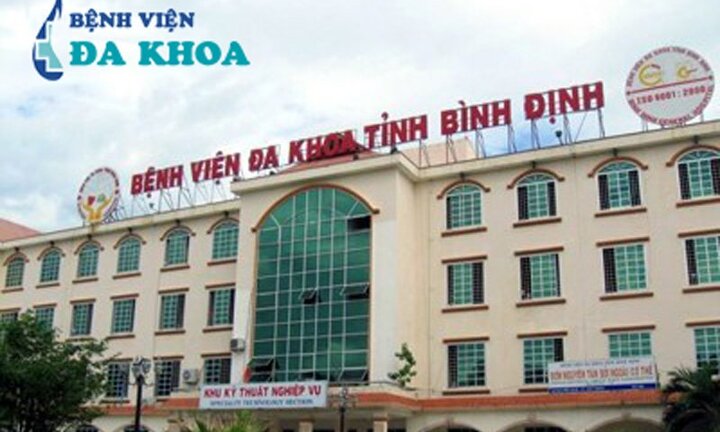 Bác sĩ phó khoa bị cách chức vì dọa 'xử' đánh đồng nghiệp