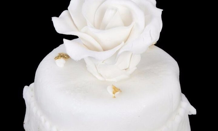 Bánh cưới mini của ông Donald Trump và vợ được đấu giá bao nhiêu?