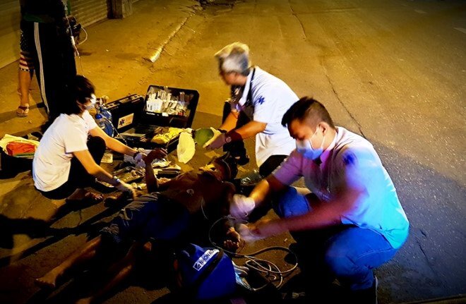 Thanh niên rơi từ tầng 4 được cứu sống ngay vệ đường