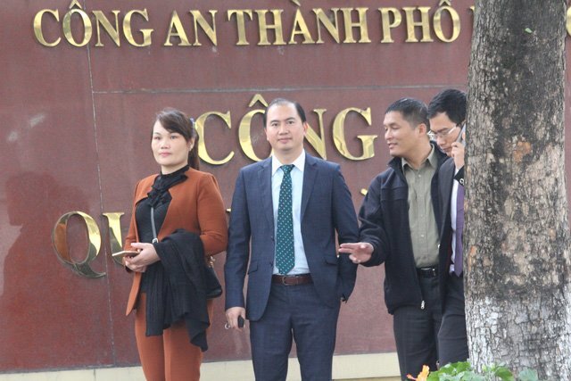 Đình chỉ điều tra người vợ trộm tiền trong ví của chồng