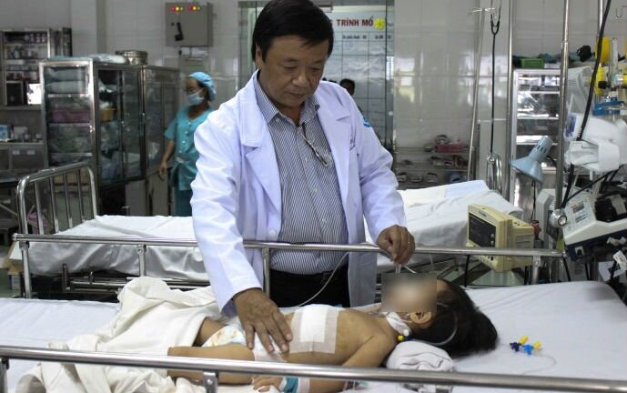 Cẩn thận với những tai nạn dị vật của con khi đi chơi dịp Tết