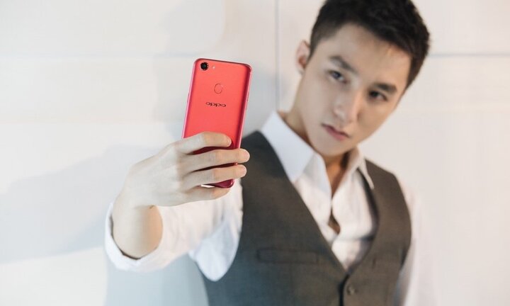 OPPO ra mắt F5 đỏ quyến rũ và nổi bật cho năm mới