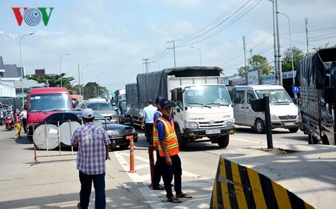 Bị phản đối, trạm thu phí T2 Cần Thơ - An Giang liên tục xả trạm