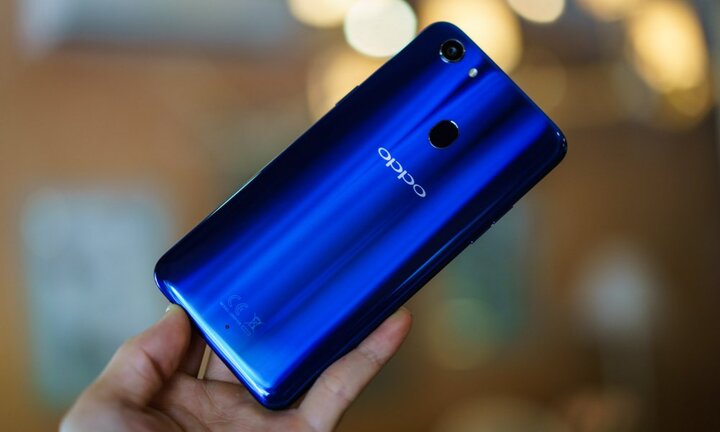 Mãn nhãn với OPPO F5 phiên bản đặc biệt sắc xanh thạch anh huyền bí