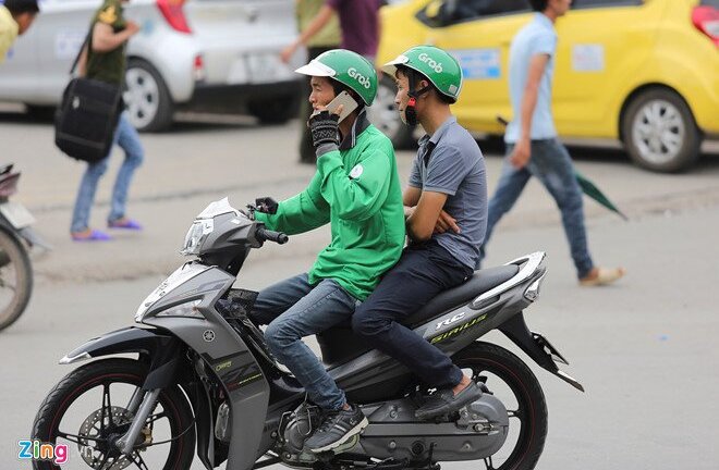 Vì sao khách đi GrabBike dịp Tết phải trả thêm phụ phí 10.000-20.000 đồng?