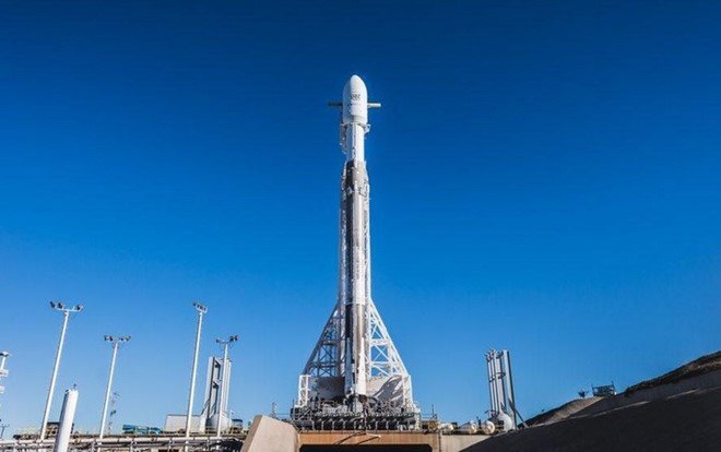 SpaceX đang đưa 2 vệ tinh Internet lên quỹ đạo Trái Đất