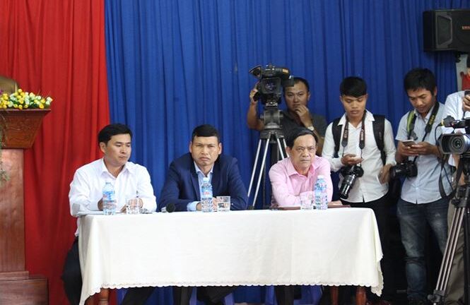 Người dân vây nhà máy thép xả thải ô nhiễm ở Đà Nẵng: Thành phố đừng hứa nữa